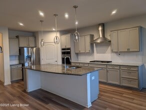 2861 Hamilton Springs Dr in Louisville, KY - Building Photo - Building Photo