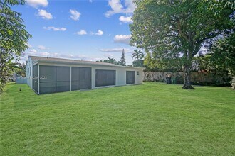 1015 NW 130th St in North Miami, FL - Building Photo - Building Photo