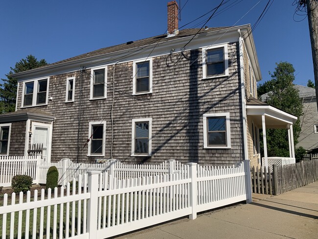 205 Standish Ave, Unit 3 in Plymouth, MA - Building Photo - Building Photo