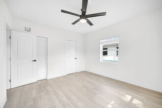 503 NW 47th St in Miami, FL - Foto de edificio - Building Photo