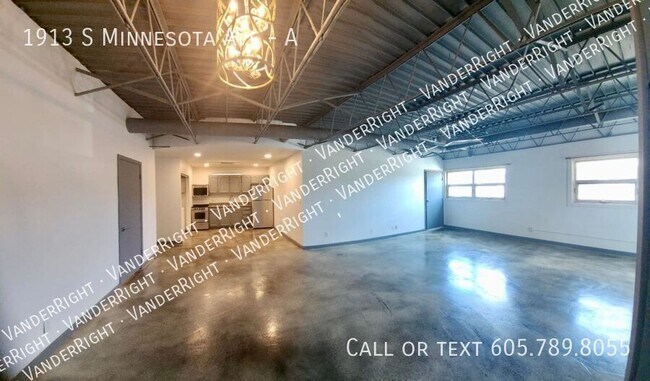 1913 S Minnesota Ave in Sioux Falls, SD - Building Photo - Building Photo
