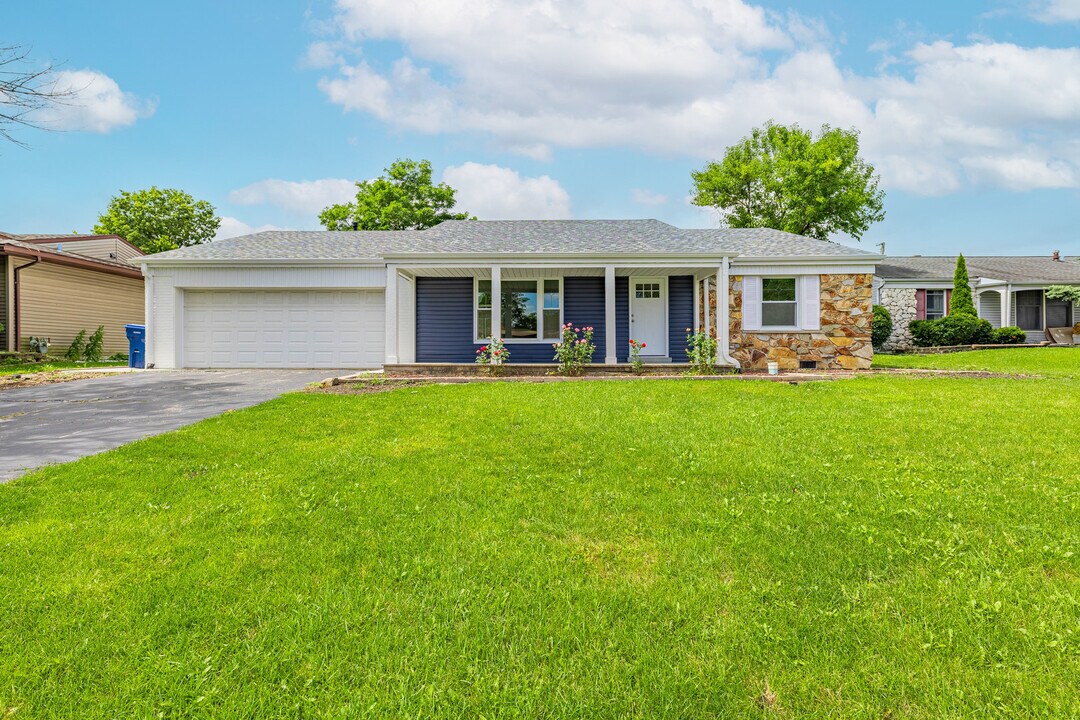 9418 S 87th Ave in Hickory Hills, IL - Building Photo