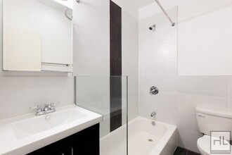 154 Adelphi St in Brooklyn, NY - Building Photo - Building Photo