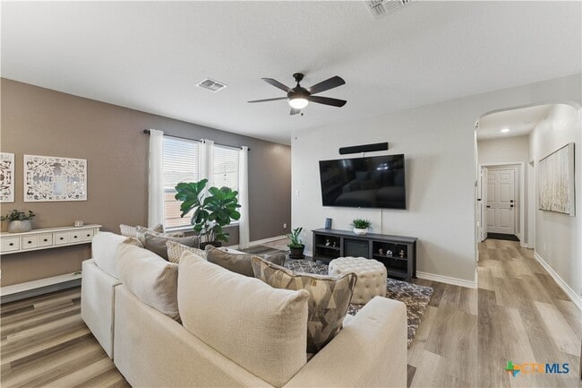 property at 304 Dakota Crk