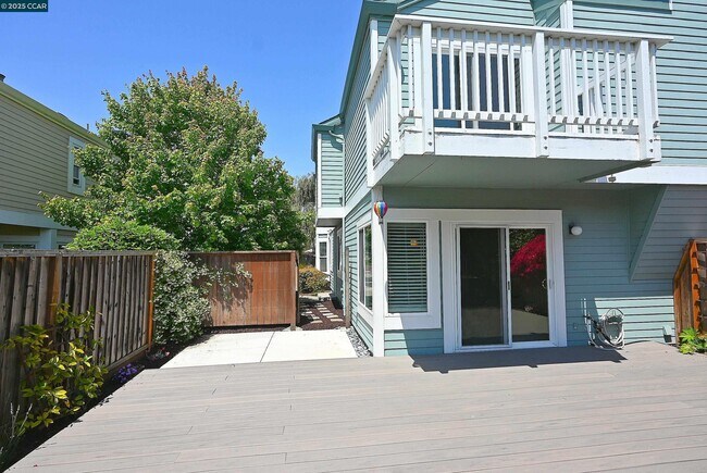 27 Shepardson Ln in Alameda, CA - Building Photo - Building Photo