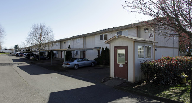 Village 57 Apartments in Vancouver, WA - Foto de edificio - Building Photo