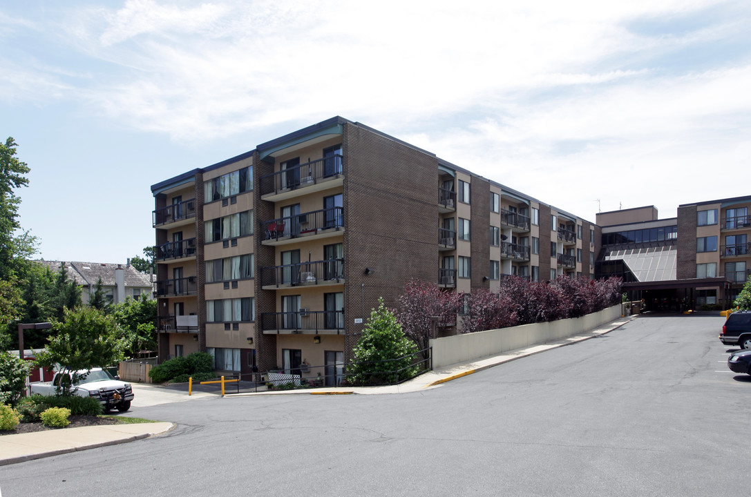 Inwood House in Silver Spring, MD - Building Photo