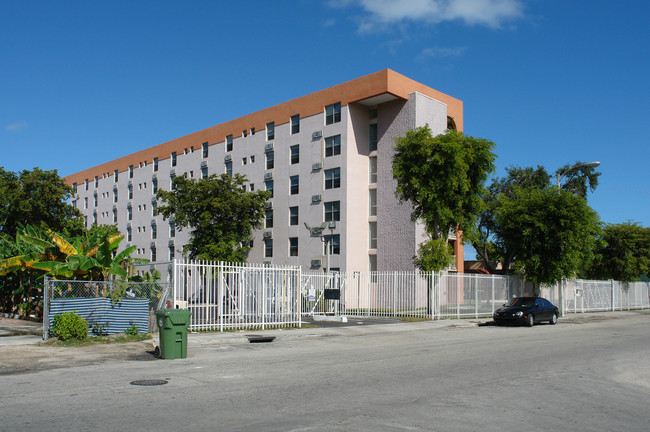 Peters Plaza in Miami, FL - Building Photo - Building Photo