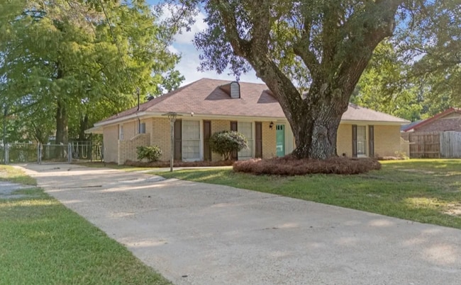 property at 1152 Woodbridge Dr