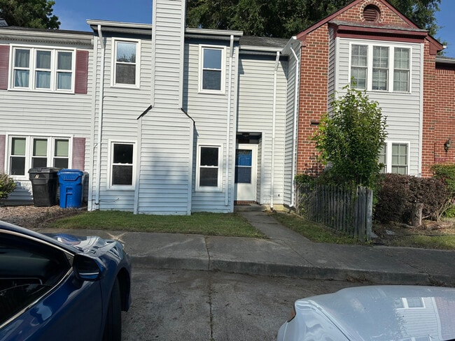 716 Glenshire Dr