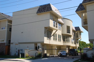 2316 Stutz Rd in Dallas, TX - Foto de edificio - Building Photo