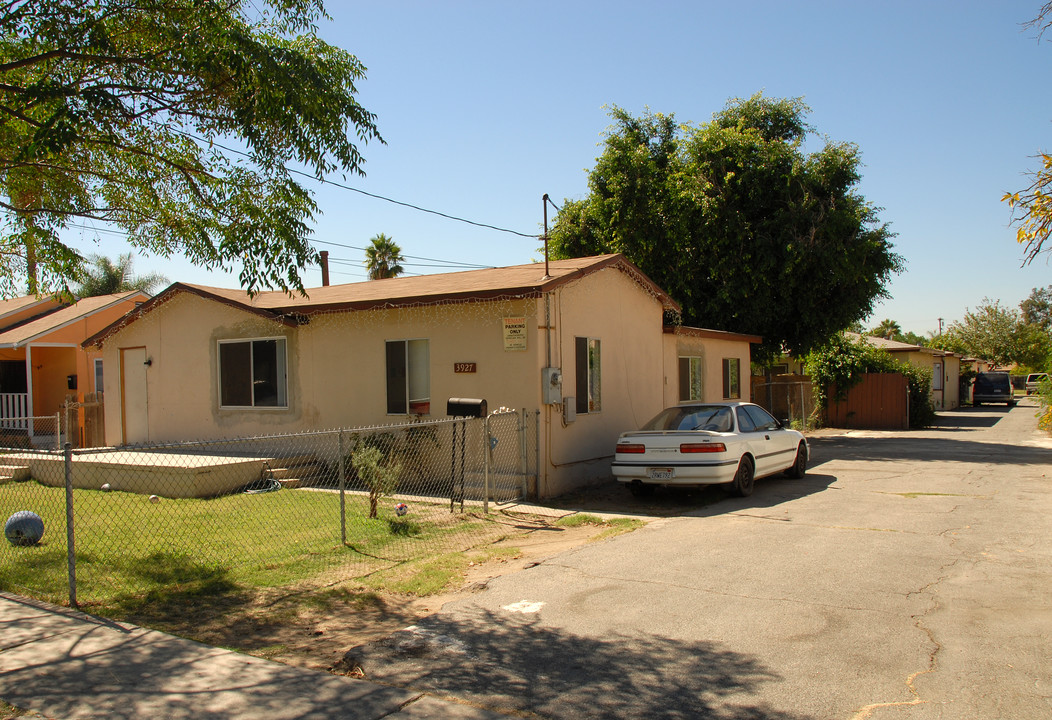 3927 Bresee Ave in Baldwin Park, CA - Building Photo