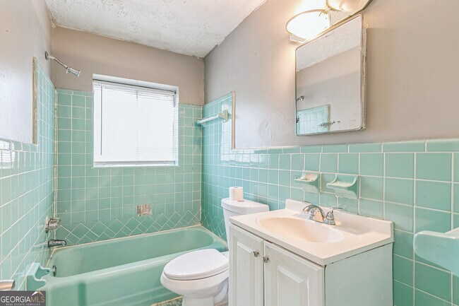 927 Slash Pine Rd in Forest Park, GA - Building Photo - Building Photo