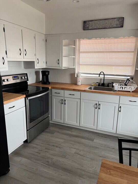 317 Glen Oak Rd in Venice, FL - Building Photo
