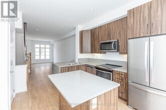 5 Salvador Allende Ct in Toronto, ON - Building Photo - Building Photo