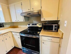807 W 40th St, Unit 17 in Kansas City, MO - Building Photo - Building Photo