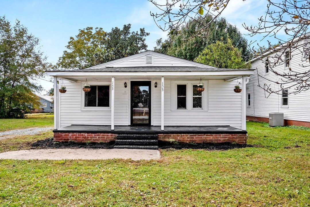 153 W Lillington St in Angier, NC - Building Photo