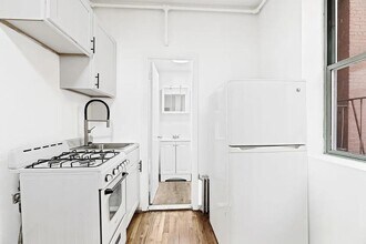 243 W 63rd St in New York, NY - Building Photo - Building Photo