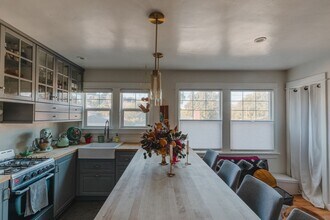 687 Lincoln St in San Luis Obispo, CA - Building Photo - Building Photo