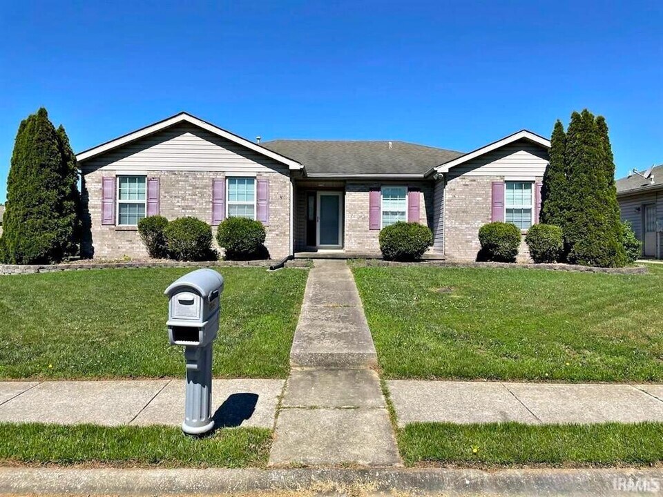 12728 Rolling Meadows Dr in Evansville, IN - Building Photo