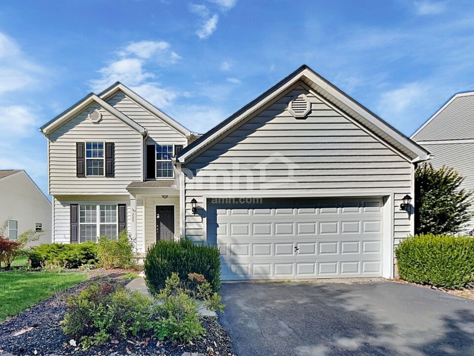 227 Merriston Cir in Delaware, OH - Building Photo