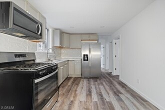 509 Centre St in Nutley, NJ - Building Photo - Building Photo