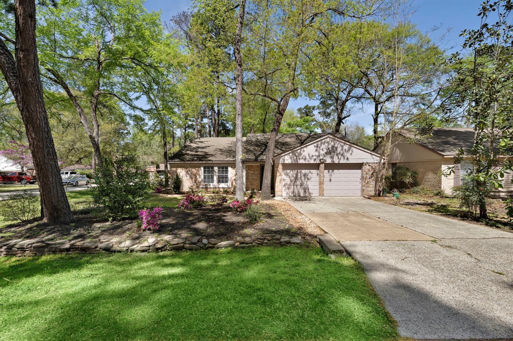 37 Yewleaf Rd in Spring, TX - Building Photo
