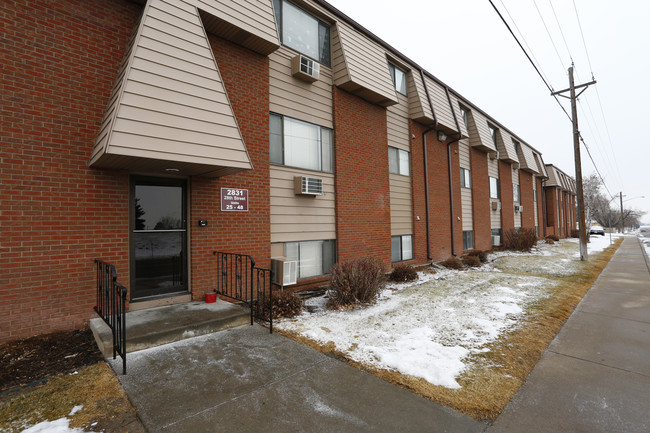 Midwest Apartments in Greeley, CO - Building Photo - Building Photo