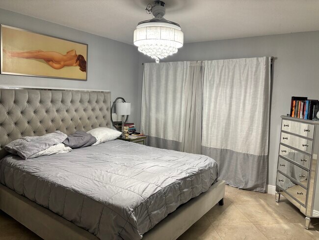 4221 Hollowtrail Dr in Tampa, FL - Building Photo - Building Photo