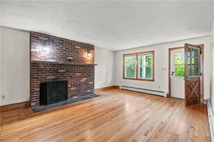 17 Shields St in Newport, RI - Building Photo