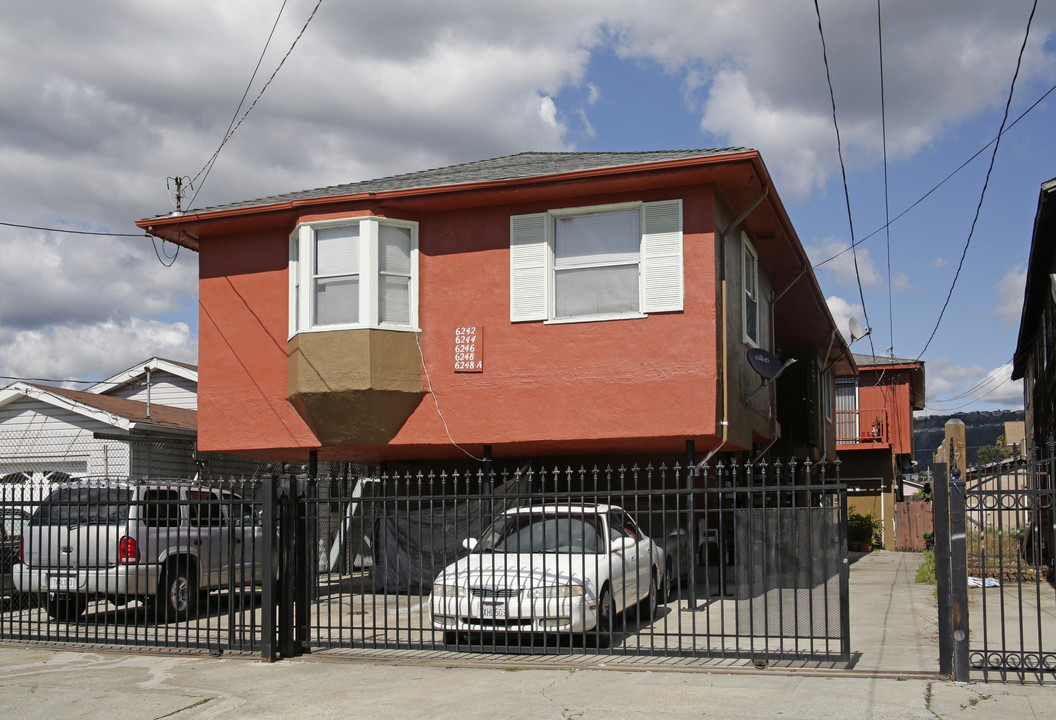 6242-6248 Bromley Ave in Oakland, CA - Building Photo