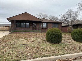 714 S Fabrique Dr in Wichita, KS - Building Photo