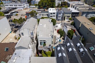 1041-1051 Oak St in San Francisco, CA - Foto de edificio - Building Photo