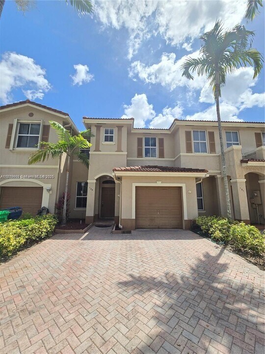 129 Riverwalk Cir in Sunrise, FL - Building Photo