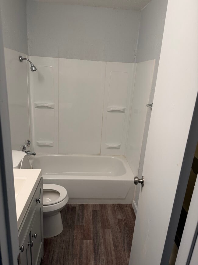 1200 N Fourth St in Longview, TX - Foto de edificio - Building Photo