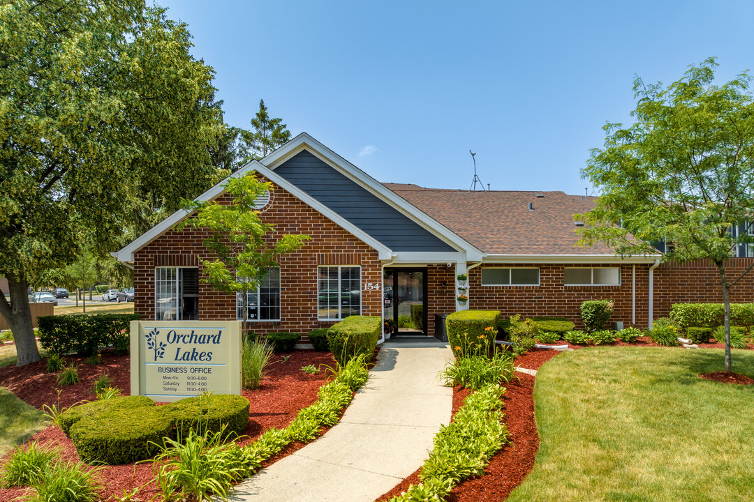 Orchard Lakes Apartments in Wood Dale, IL - Foto de edificio