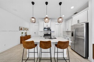 4349 Veleiros Ave in Lighthouse Point, FL - Building Photo