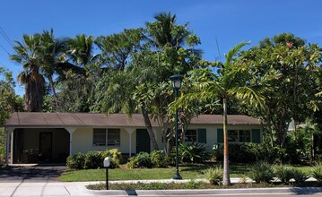 465 8th St N in Naples, FL - Building Photo - Building Photo