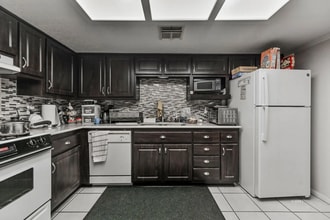 721 N Balsam St in Ridgecrest, CA - Building Photo - Building Photo