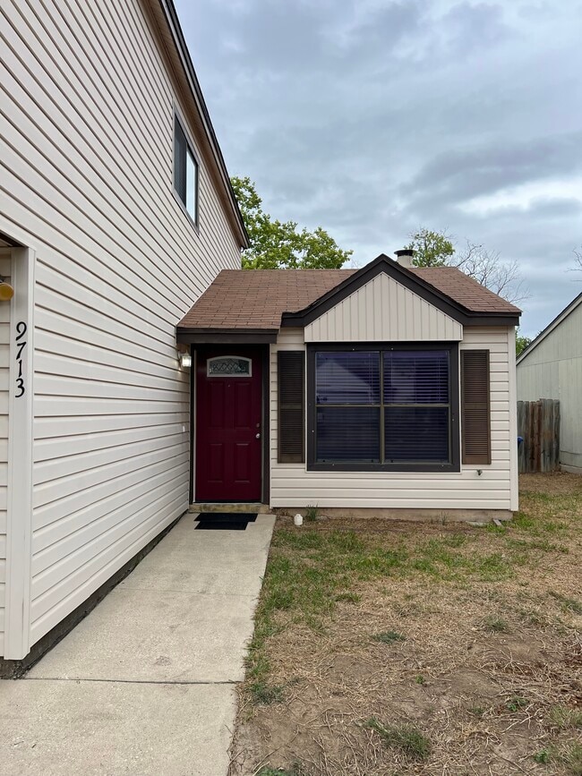 9713 Village Briar in San Antonio, TX - Building Photo - Building Photo