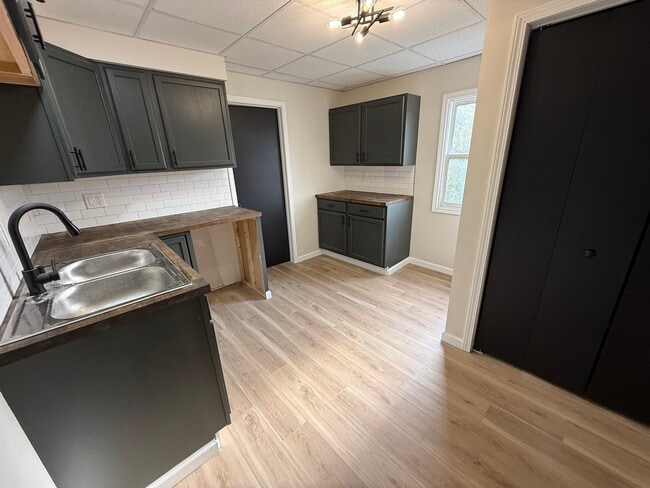 property at 410 N 7th St