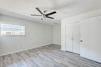 2420 McDuffie St in Houston, TX - Foto de edificio - Building Photo
