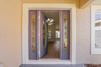 35221 W Griffin Dr in Fruitland Park, FL - Building Photo - Building Photo