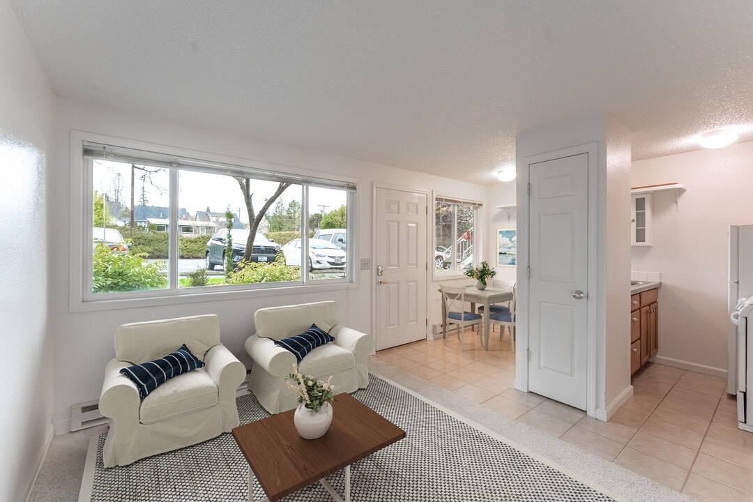 Stanford Apartments in Bellingham, WA - Building Photo