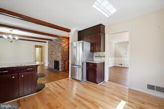 7616 Burford Dr in McLean, VA - Building Photo - Building Photo