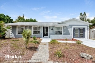 3806 Southern Pkwy W in Bradenton, FL - Building Photo