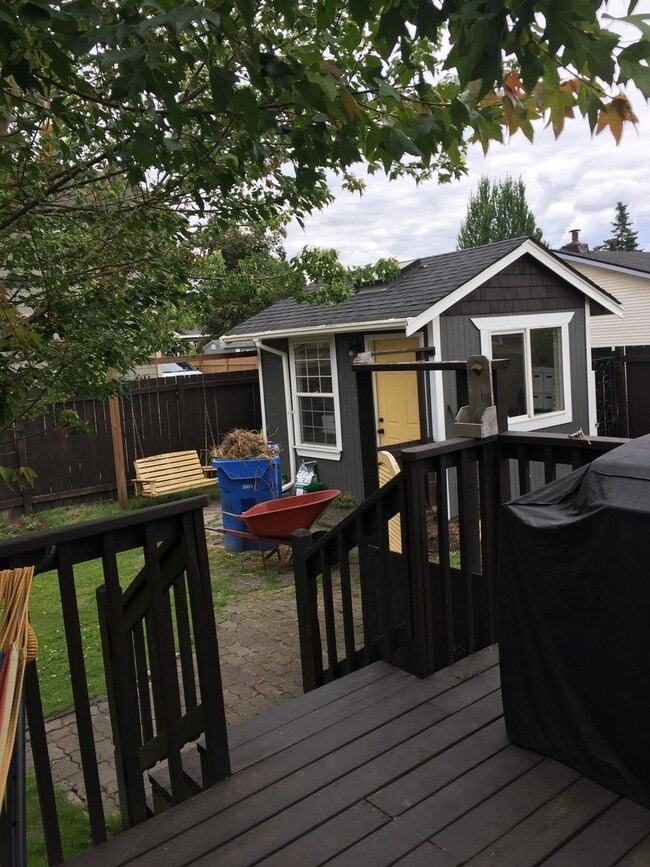 421 10th St SW in Puyallup, WA - Building Photo - Building Photo