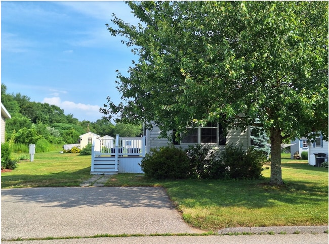 property at 6 Kitty Ln