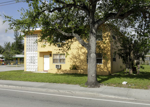 Cedars Apartments in Miami, FL - Building Photo - Building Photo