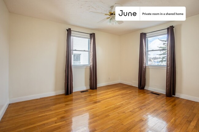 Private bedroom in 5 bed/2 bath Home in Boston, MA - Building Photo - Building Photo